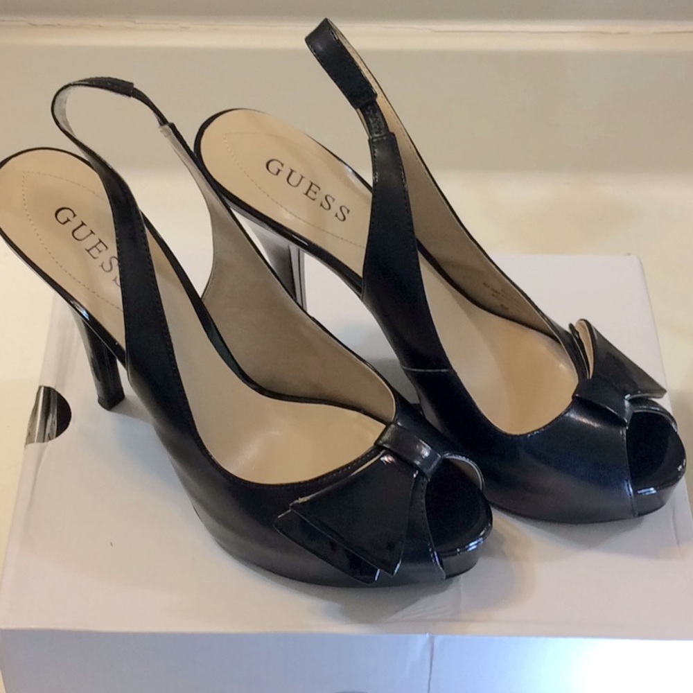 Open-toe Bow Pumps